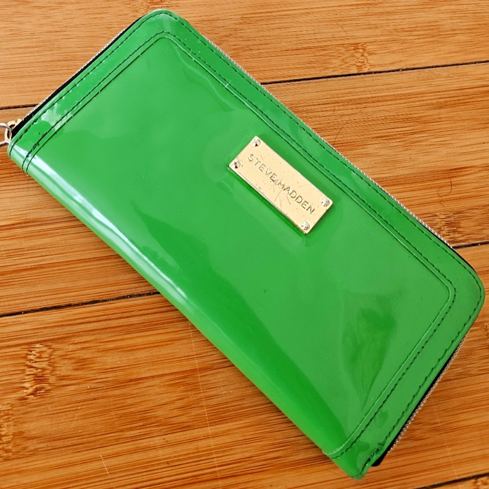 STEVE MADDEN GREEN ZIPPER WALLET